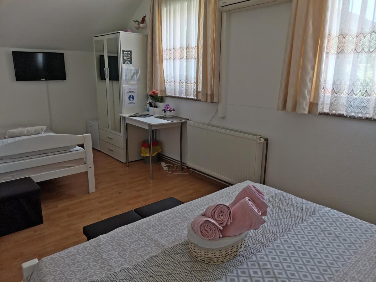 Rooms Sapina Korenica Kültér fotó