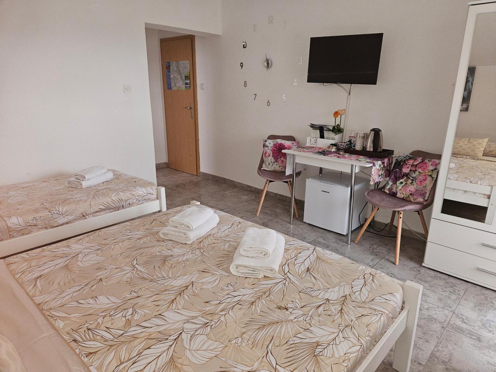 Rooms Sapina Korenica Kültér fotó